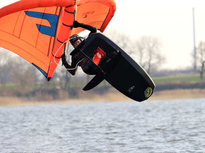 Good top speed + light weight = ideal freestyle suitability
