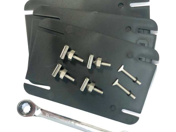 With the foil mount trim system, small wedges are placed between the board and the mounting plate of the foil. This changes the position of the board in the water and in the air.
