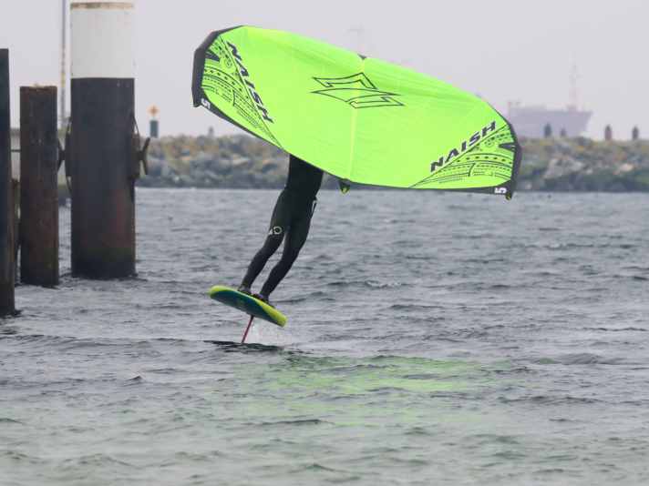 Wings without windows are usually somewhat lighter, but are a disadvantage in crowded spots - especially in the hands of beginners