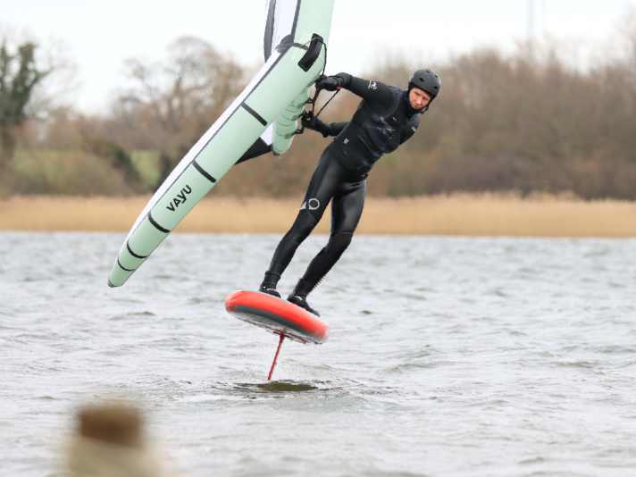 The rigid handles offer all grip options