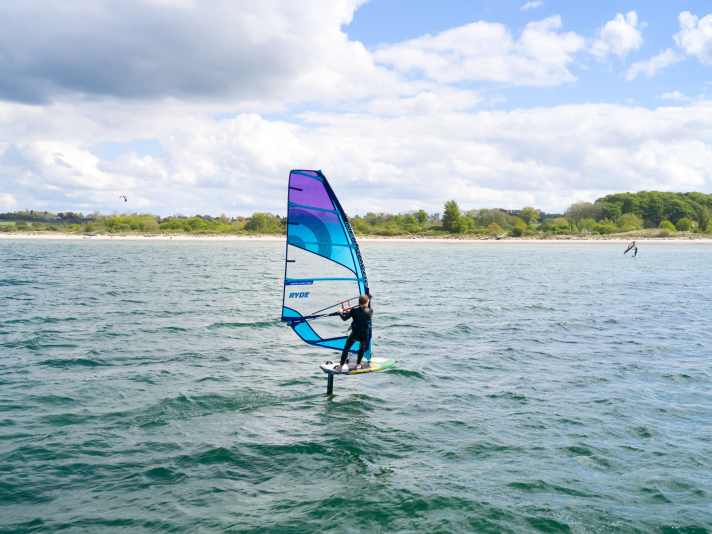 Zum Windsurf-Foilen spricht der Patrik A.I.O. 6’6’’ eher sportliche Foiler an