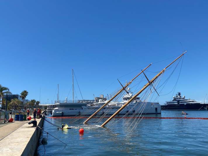 Pendant près de trois mois, seuls les deux mâts dépassaient du bassin du port de Tarragone
