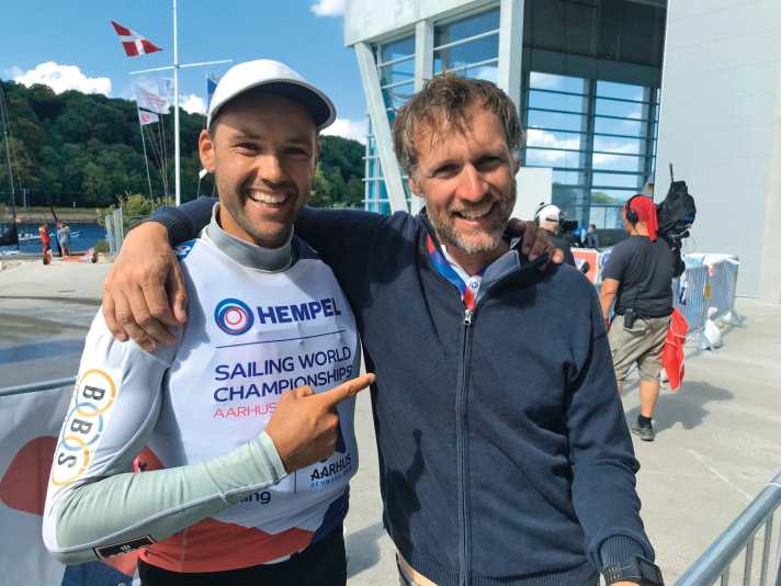   Das Bild entstand 2018 bei der World-Sailing-Segelweltmeisterschaft in Aarhus. Da gewann Buhl bald nach Beginn der Zusammenarbeit mit DSV-Coach Alex Schlonski WM-Bronze. 2020 folgte der gemeinsame WM-Triumph vor Melbourne für das Trainer-Athleten-Gespann Schlonski und Buhl