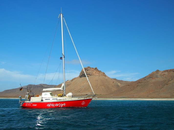   "Aracanga" in front of Santa Luzia