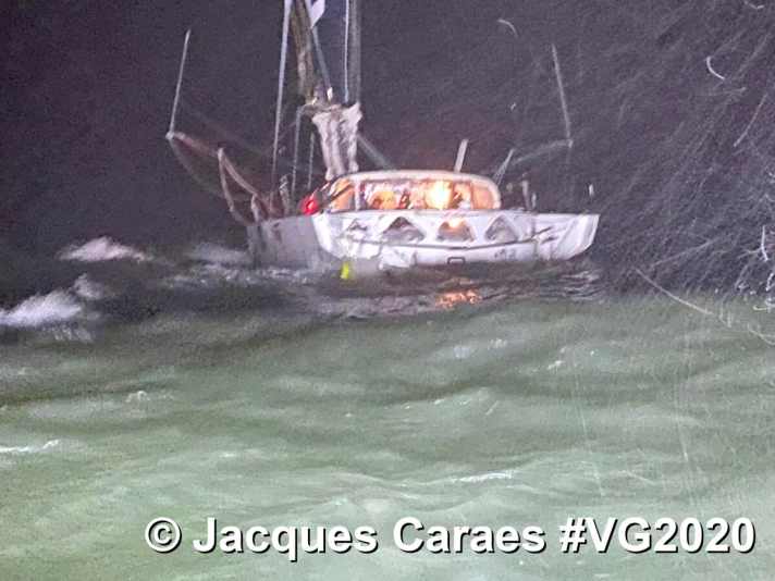   Le directeur de course Jacques Caraës a pris ce cliché dans les conditions hostiles de l'arrivée de Jean Le Cam.