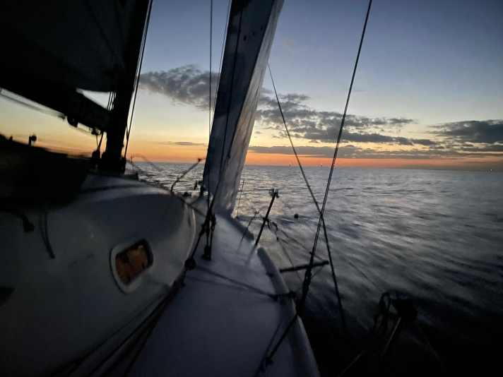   Fantastically beautiful sailing in the Vegvisier Race 2021. The photo comes from aboard the "Kolibri" skippered by Peter Sorowka and Jan Heinze