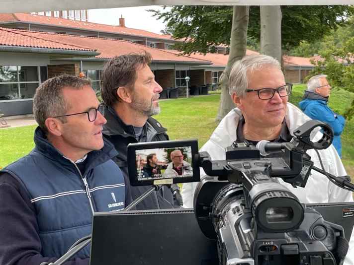   Kommentatoren-Trio zum Start: Silverrudder-Motor Philip Cossen, Seascape-Gründer Andraz Mihelin und YACHT-Chefredakteur Jochen Rieker