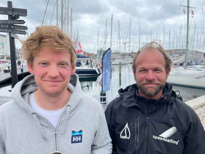   Furios und fair: Oliver Schmid-Rybandt (r.) und Max Gurgel lieferten sich bei den kleinen Kielbooten das spannendste Duell. Am Ende hatte Schmidt-Rybandt die Bugspitze seiner Dehler 30 od ein paar Sekunden vor Gurgel im Ziel