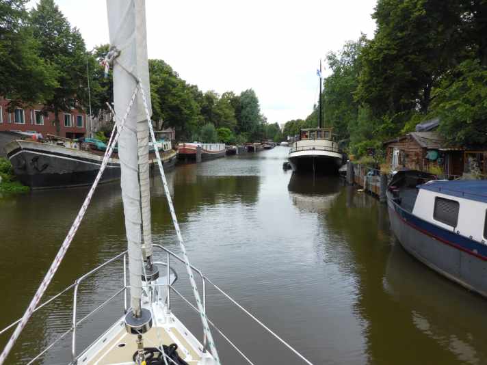   Durch die Kanäle der Niederlande gen Westen