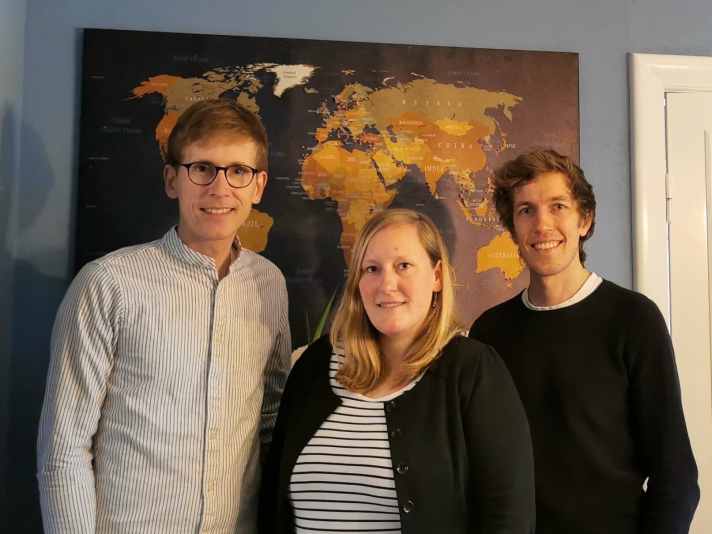   Wollen dem Bau der markanten Kimmkieler neues Leben einhauchen: Sverre Reinke (r.) mit Schwester Kyra Reinke und Elmar Krüger