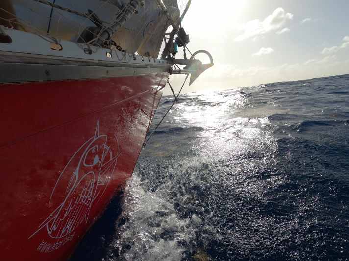   Stoisch hält das Boot den Kurs, 24 Tage lang