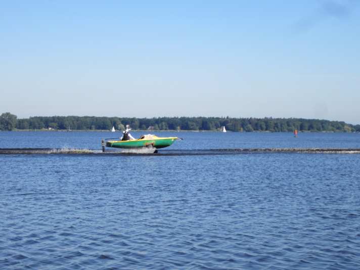   "Brasil" flies over the Zwischenahner Meer
