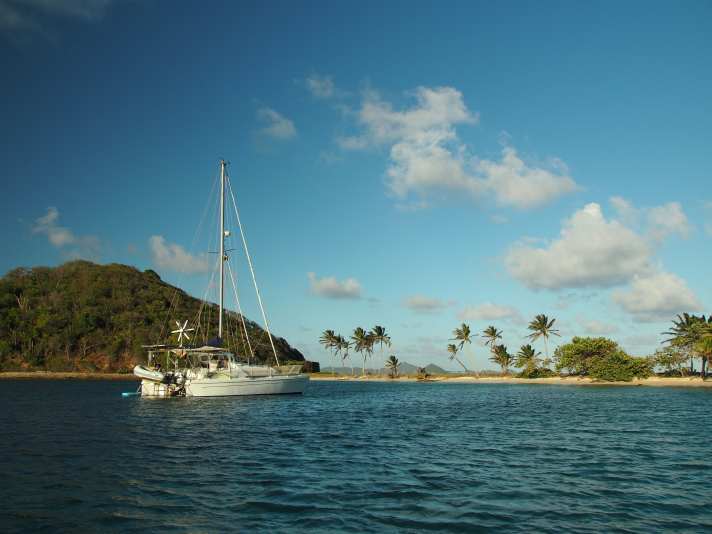   Mouillage devant des palmiers