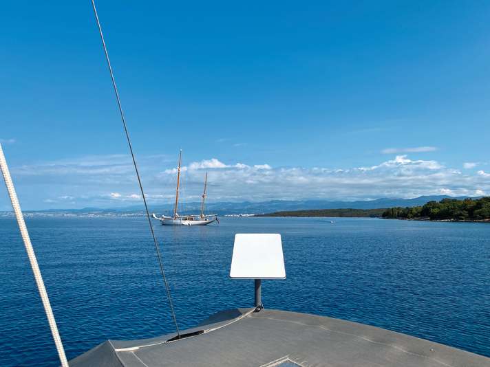 Die „Dish“ genannte Antenne ist für Wohnmobile gedacht, funktioniert aber auch vor Anker tadellos