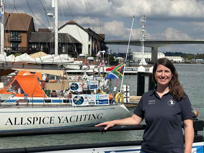 Ebru Yaral sails around the world on board the "Sterna" under the South African flag as part of an international amateur crew