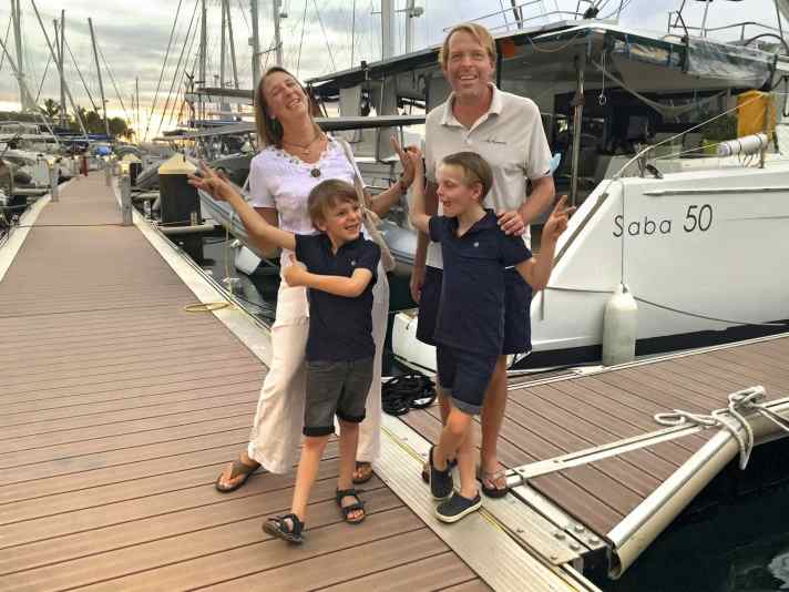 Crescere insieme. L'equipaggio del "JaJapami": Jana, 49 anni, Jan-Dirk, 52 anni, Michel, 10 anni, e Paul, 12 anni.