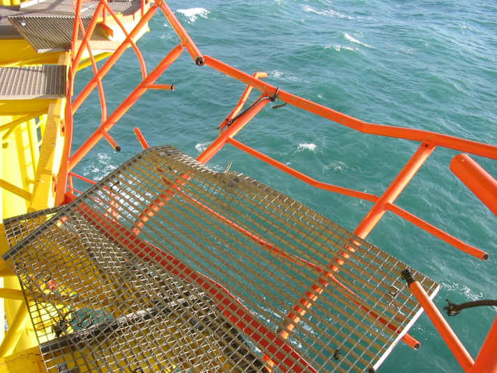 Eine Extremwelle hatte das Zwischendeck stark beschädigt: Die Offshore-Forschungsplattform „Fino“, die 25 Seemeilen nördlich von Borkum liegt.