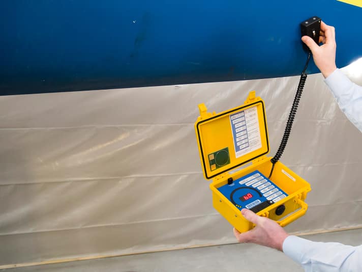 A moisture measurement on the hull does not provide any information about the presence of osmosis