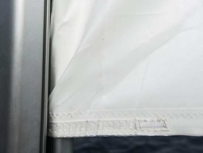 Behutsames Ein- und Ausrollen und Unterstützung per Hand hilft bei verklemmtem Groß mehr als Gewalt