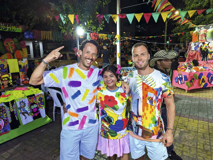 Colourful and flashy - Mathias Genkel and partner Stefan Eberl (left) got involved in life in Colombia and were captivated by it.