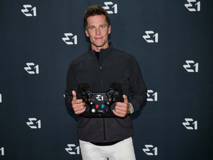 Tom Brady bereitet sich auf die erste WM mit elektrischen Rennboten vor