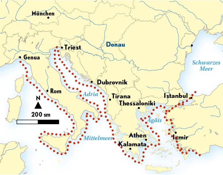   Der Törn Von der Küste Liguriens bis ans Südende der türkischen Ägäisküste – seit mittlerweile 15 Jahren bin ich inzwischen mit kleinen Booten unterwegs, aufgeteilt in bislang 33 Etappen. Es ist eine Herausforderung, die ich mir selbst stelle und die zugleich den Reiz dieser langen Fahrt für mich ausmacht: Ich folge der Festlandküste, die immer an Backbord bleibt. Es gibt keine größeren Abkürzungen, im Gegenteil, ich segele auch zu Inseln, die einfach zu reizvoll sind, um sie auszulassen. Denn: Ich will nicht einfach so schnell wie möglich vorankommen.  Vielmehr geht es mir darum, das Land zu sehen, es kennenzulernen. Ich nehme mir die Freiheit, überall dort zu stoppen, wo ich Lust dazu verspüre. Nur Wind- und Muskelkraft bringen mich vo­ran. Das ist die ultimative Freiheit, der größte Genuss! Mit jeder gesegelten Meile wächst das magische Kielwasser zu einem immer größeren Ganzen, das mich erfüllt. Das Meer mit einem motorlosen Segelboot zu befahren und neue Küsten und Länder mit einfachsten Mitteln anzusteuern ist einer der besten Lehrmeister. Egal, wie viel Erfahrung man bereits hat, man kann immer noch dazulernen und wachsen.   Die Etappen  Oktober 2017: Schwarzes Meer, Bosporus, Istanbul bis Ekinli  Oktober 2018: Ekinli bis Sahinburgaz (Marmarameer)  Juli 2019: Sahinburgaz bis Troja (Güzelyali) Oktober und November 2021: Troja bis Ephesos (Kusadasi) Januar 2022: Kusadasi bis Bodrum Februar 2022: Bodrum bis Datça  April 2022: Datça bis Kas