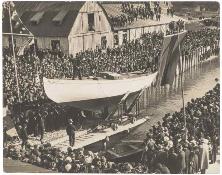 Spectacle: A good 12,000 people watch the launch