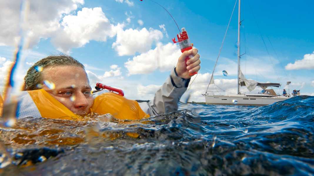 Distress at sea: System overview of emergency transmitters - raise the alarm, search and find