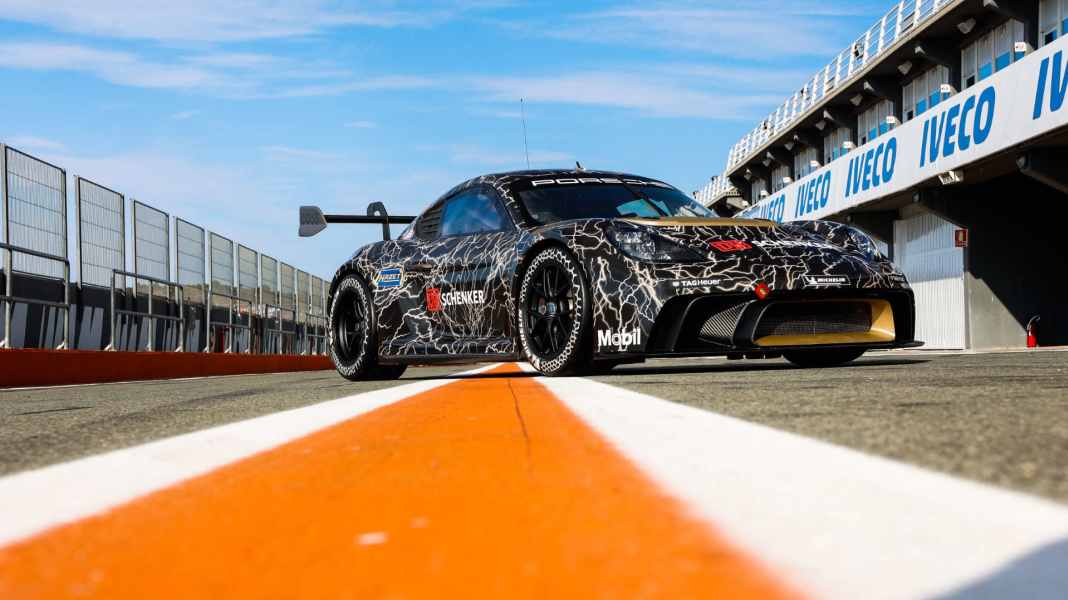 Porsche 718 Cayman GT4 ePerformance zeigt Potenzial des Mission R: Rein elektrischen Versuchsträger