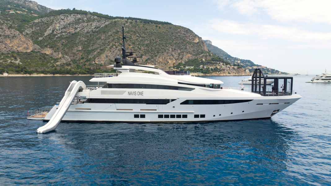From basketball to football: inflatable games decks conquer the yachting world