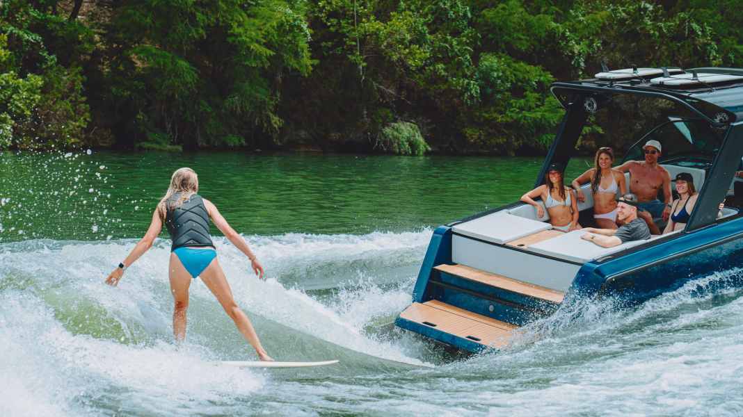 Arc Sport: Wakesurfen hinter dem neuen E-Wakeboot aus Kalifornien