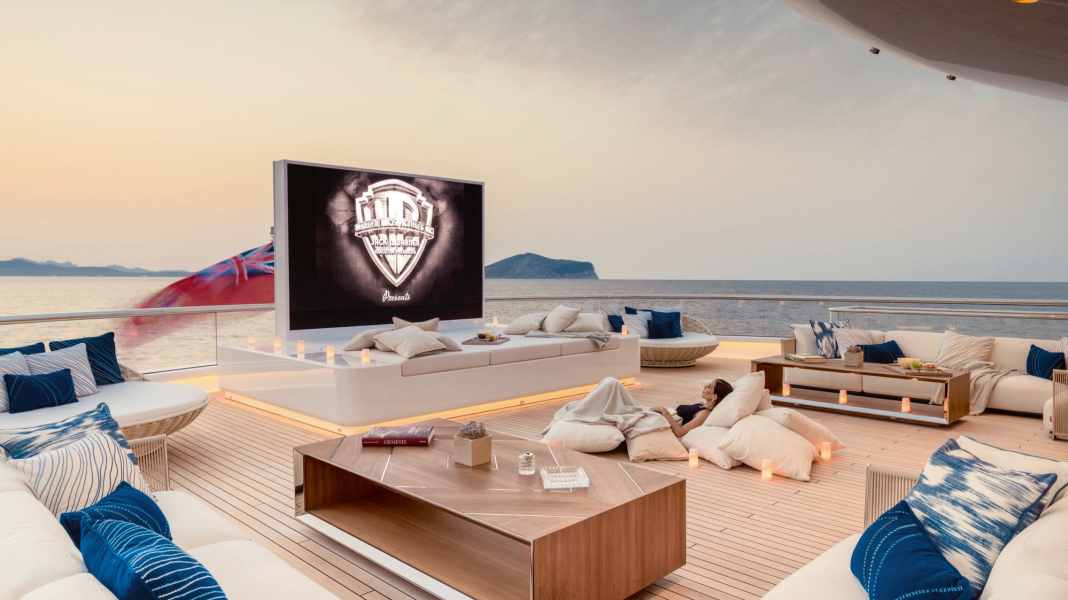 Entertainment on board: sun lounger transforms into open-air cinema
