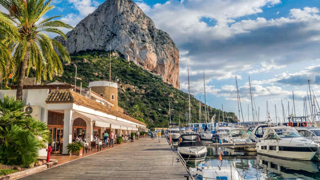 Area portrait: Costa Blanca and Costa del Azahar - orange blossom and white sand