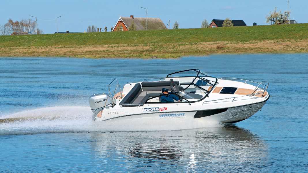 Test: Daycruiser mit Außenborder - AMT 210 DC