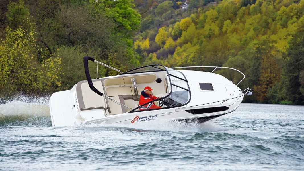 Test: Bayliner VR5 Cuddy - Three, two, one