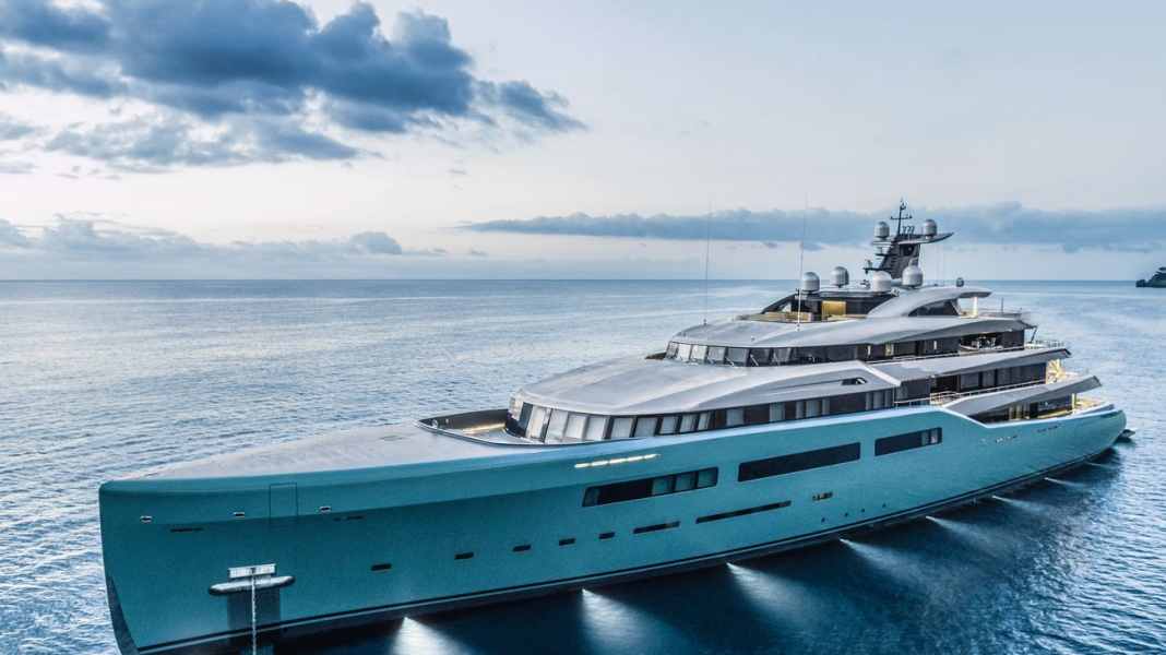 Megayachts: Aviva - In the beginning was the padel