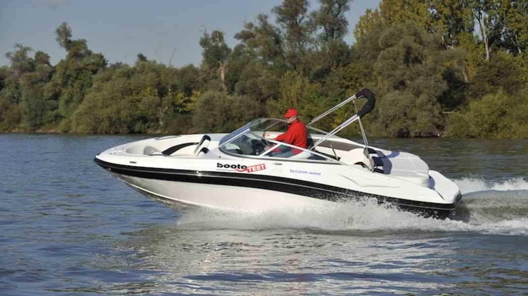 Rinker Captiva 216