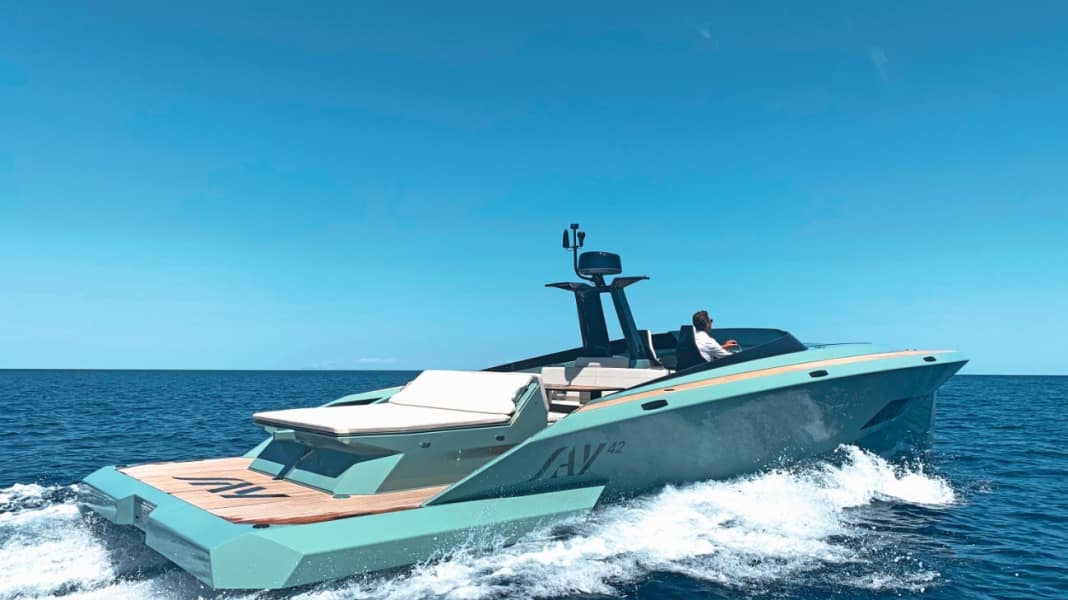 BootsCheck: Weekender made of carbon - Say 42