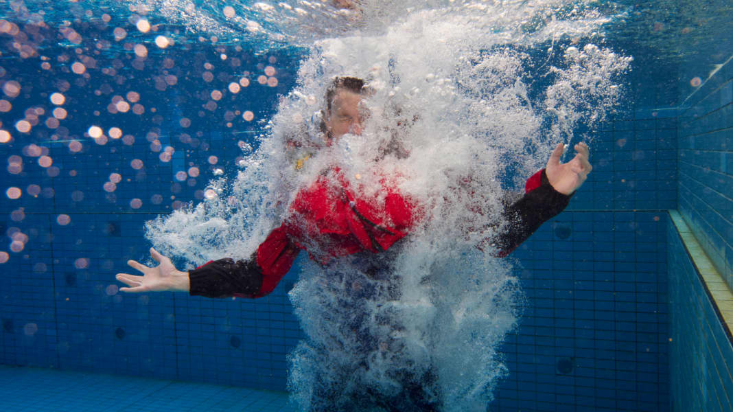 Automatic lifejackets in the test