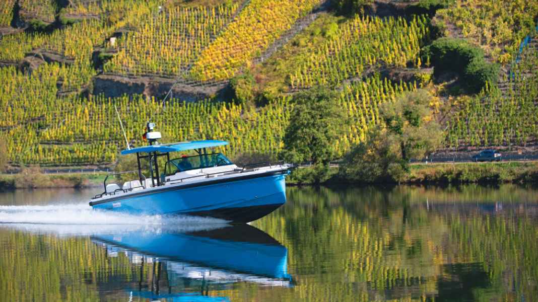 Test: Axopar 37 Sun-Top Brabus Line Blue - Der etwas andere Ton
