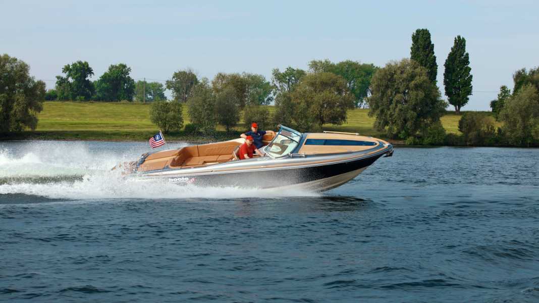 Test: Chris Craft Corsair 30 - Cinematic performance