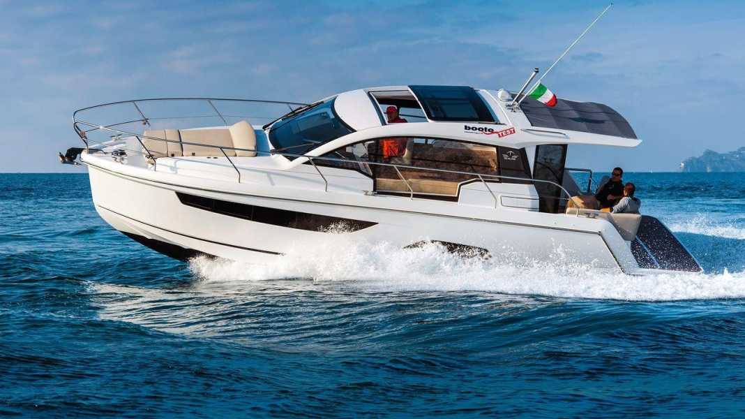 Test: Sealine C330 - Frischer Wind aus Norden