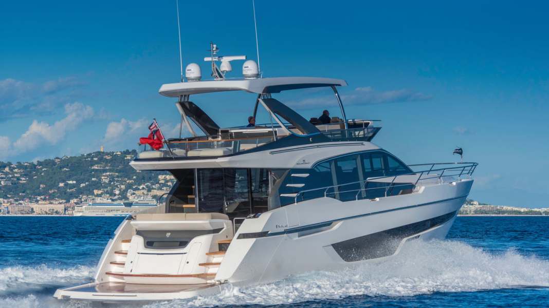 Test: Fairline Squadron 68 - Majestätisch und sanft