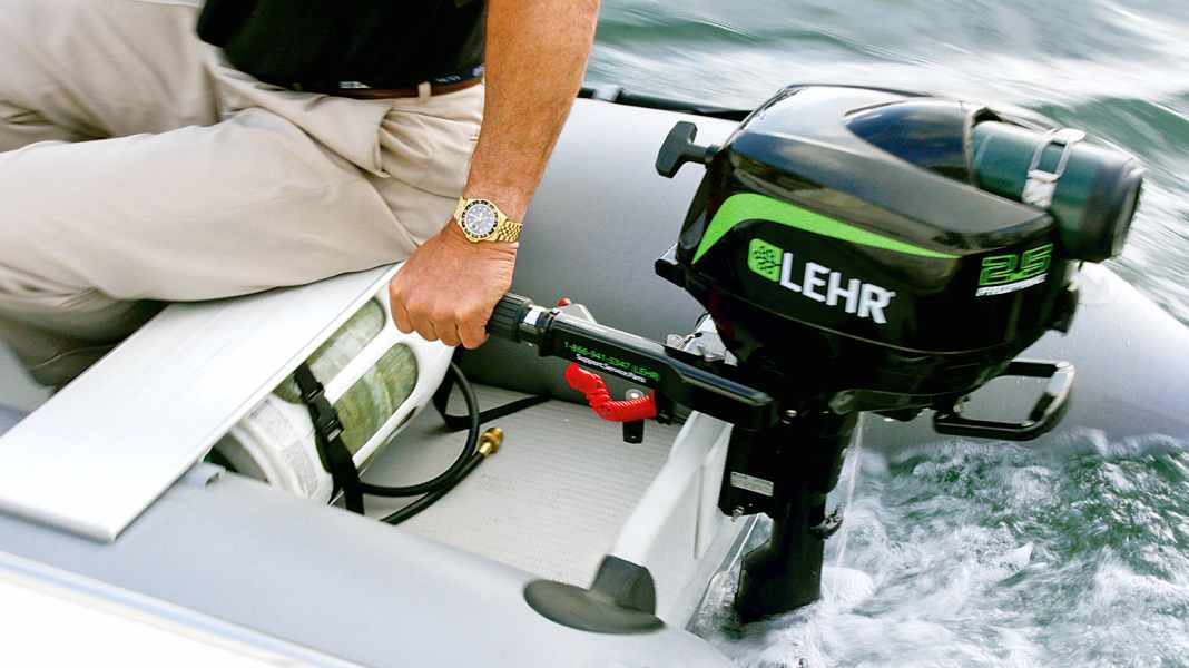 Teaching 2.5 hp: Outboard motor with propane gas