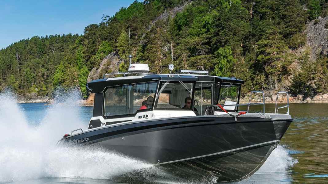 Neuheit: Buster Phantom Cabin - Sportliches Kabinenboot