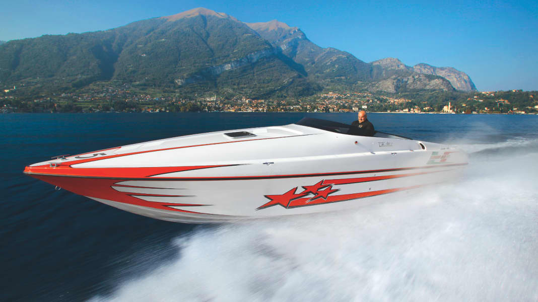 Powerboat sport: The fast beauties