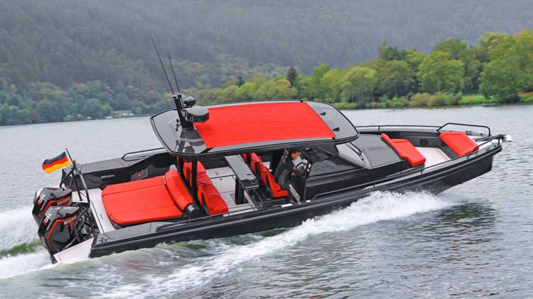 Test: Daycruiser mit Außenborder - Brabus Shadow 900 Black Ops