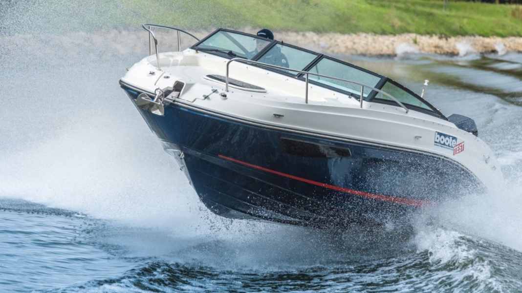 Test: Cuddy Cabin - Sea Ray 230 SSOE