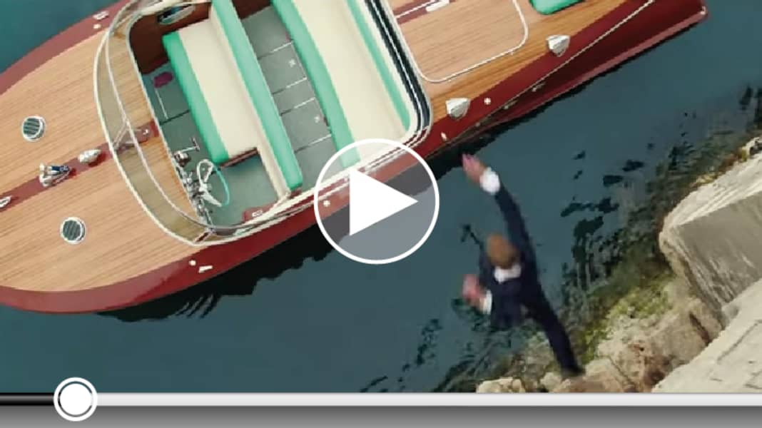 James Bond is pursued by Frauscher - Mirage 747