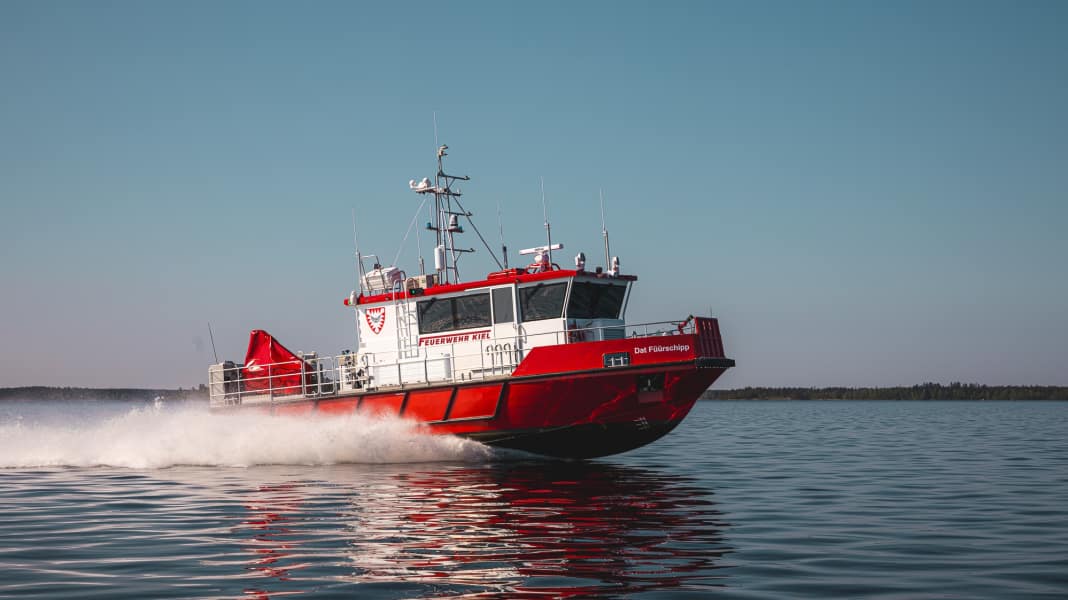 Feuer: Motorboot in Moselhafen abgebrannt